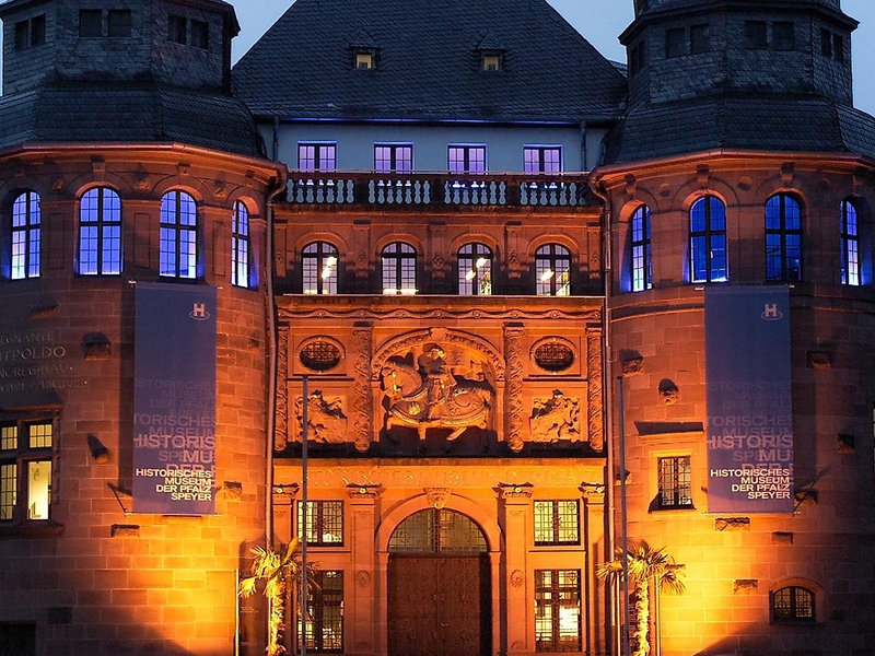Historisches Museum beleuchtet