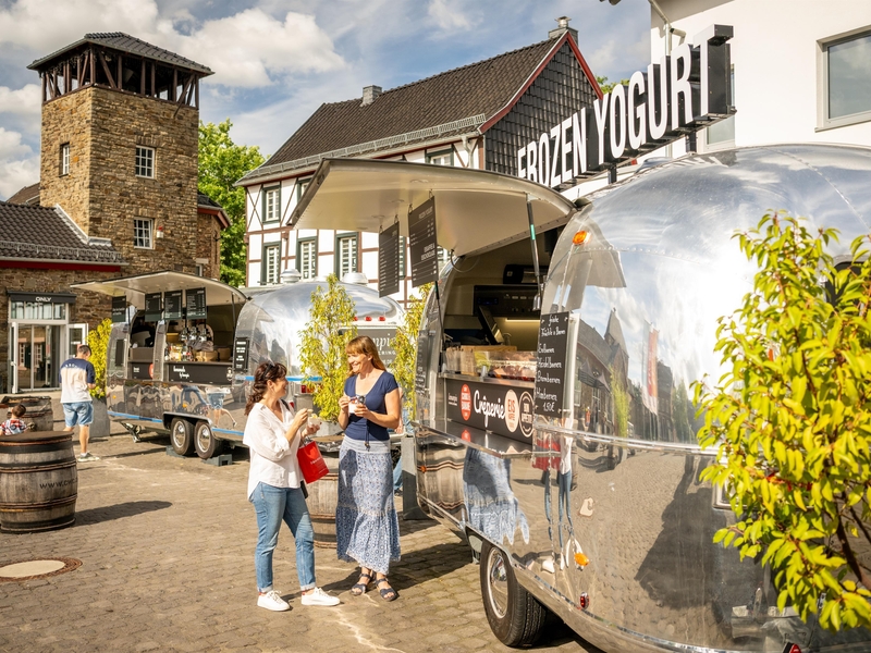 Shopping-Pause vor dem Orchheimer Tor