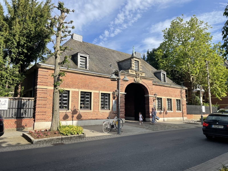 Zufahrt  zum Schloss