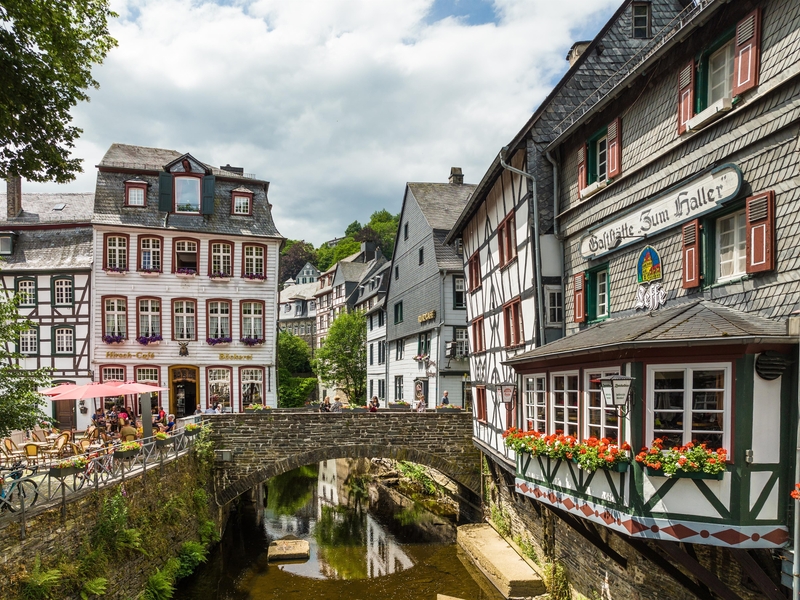 Viele Brücken führen über die Rur in Monschau