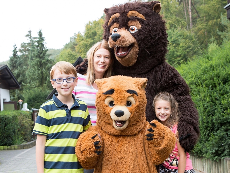 06eifelpark-purzel-tatze-besucher