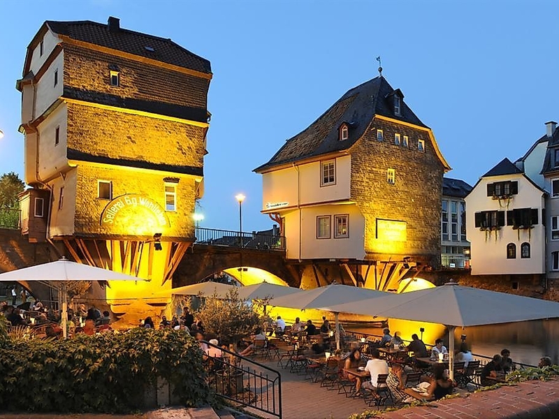 Brückenhäuser mit Gastronomie