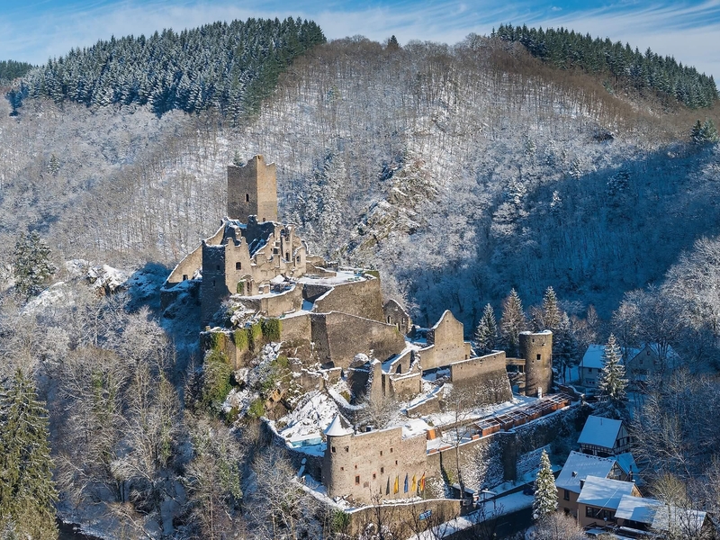 Niederburg Manderscheid im Winter