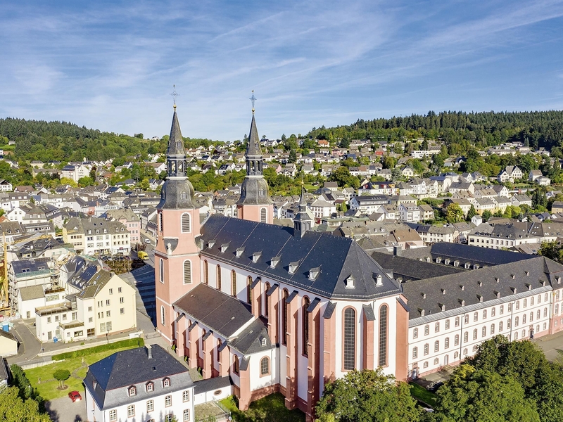 Blick auf Prüm mit St. Salvator Basilika Prüm