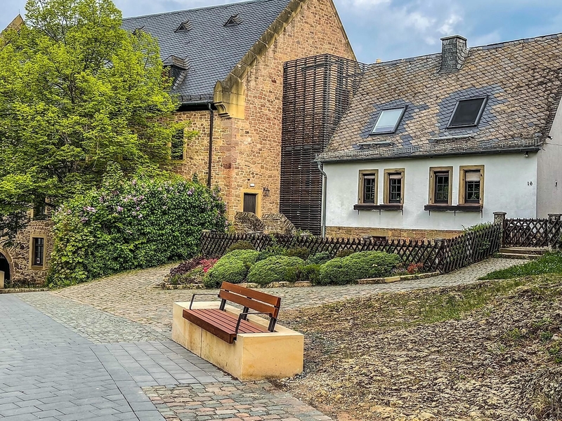 Detailansicht mit der Zehntscheune im Hintergrund