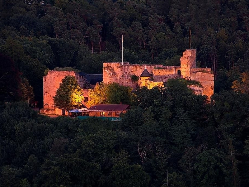 8949_Burg_Nanstein_Nachtansicht_2017_klein
