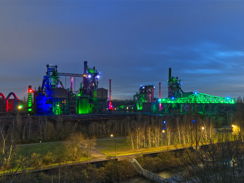 Landschaftspark Duisburg-Nord Blick vom Monte Schlacko auf die Lichtinstallation, Duisburg